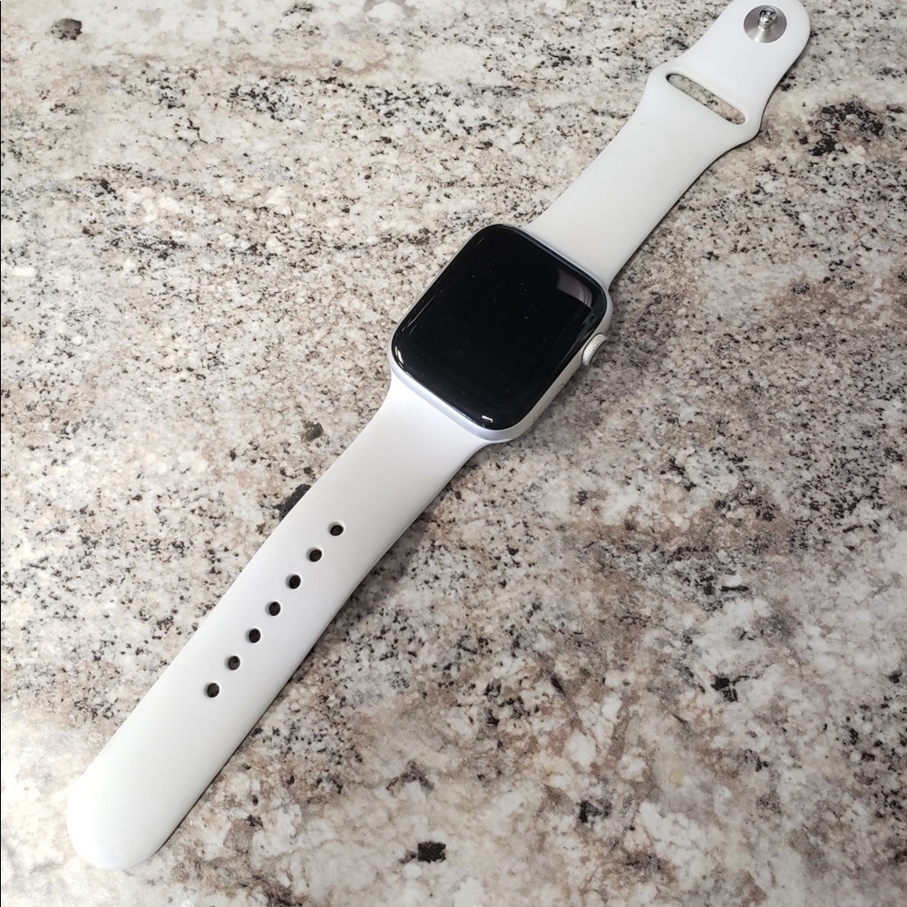 Series 4 Apple Watch (white)